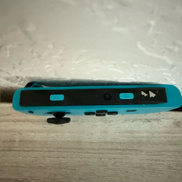 Nintendo Switch w/ Original Box & items Red and Blue Joy-Cons+Case and Two Games - Picture 13 of 16